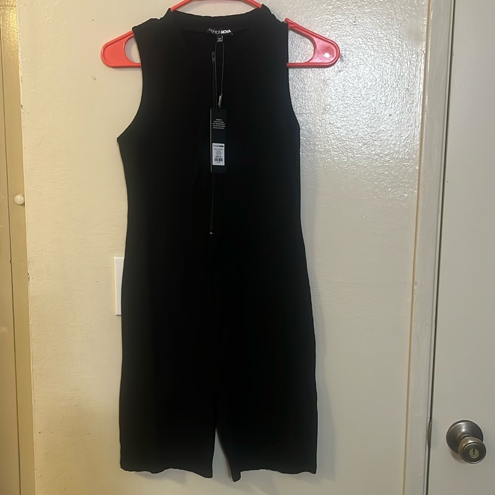 🆕🚨Brand NWT Romper from FashionNova size XL. Snatched romper don’t miss out 🚨